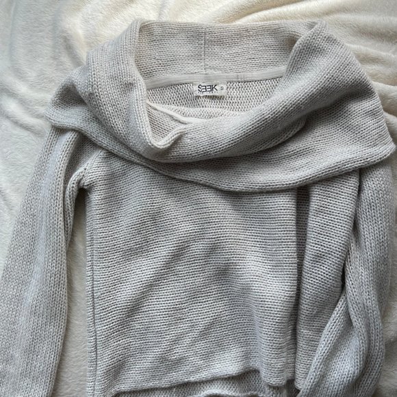 LF Off the shoulder sweater - Picture 1 of 2